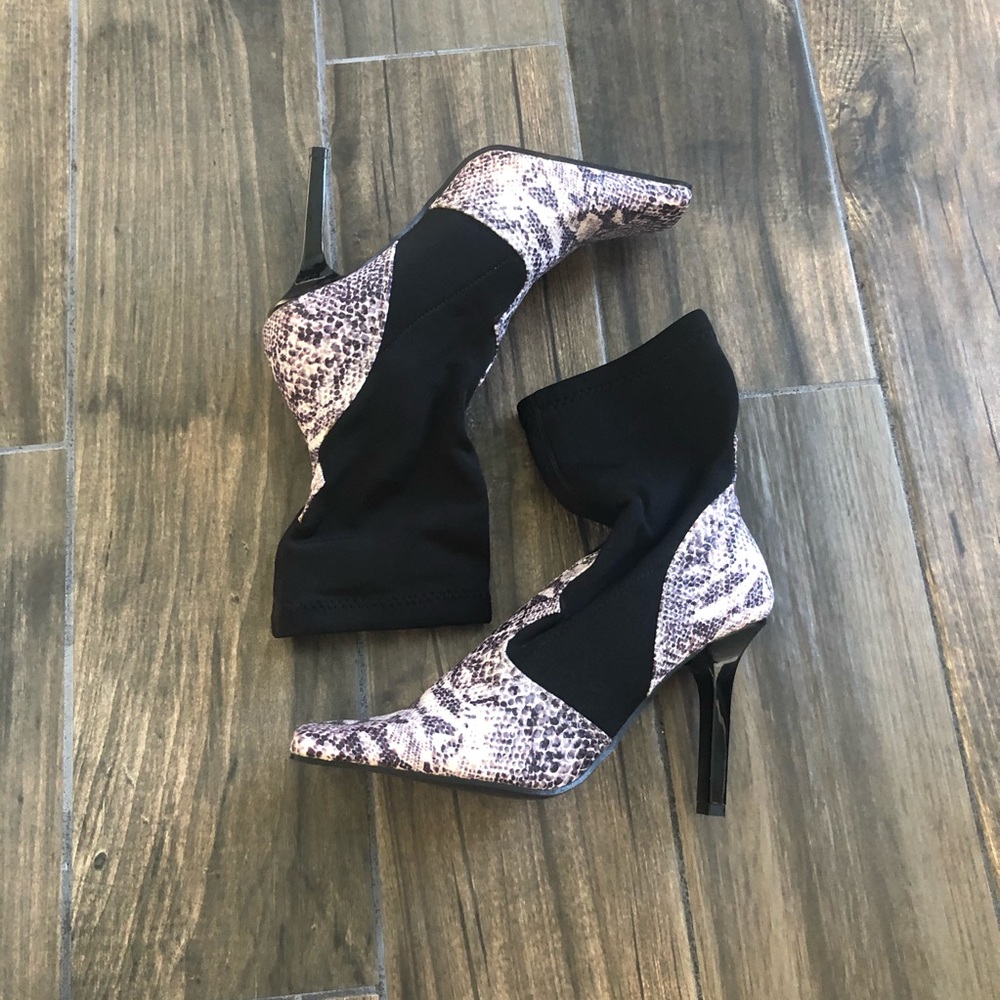 Via Ravia Faux Snakeskin Heeled Ankle Boots 6.5